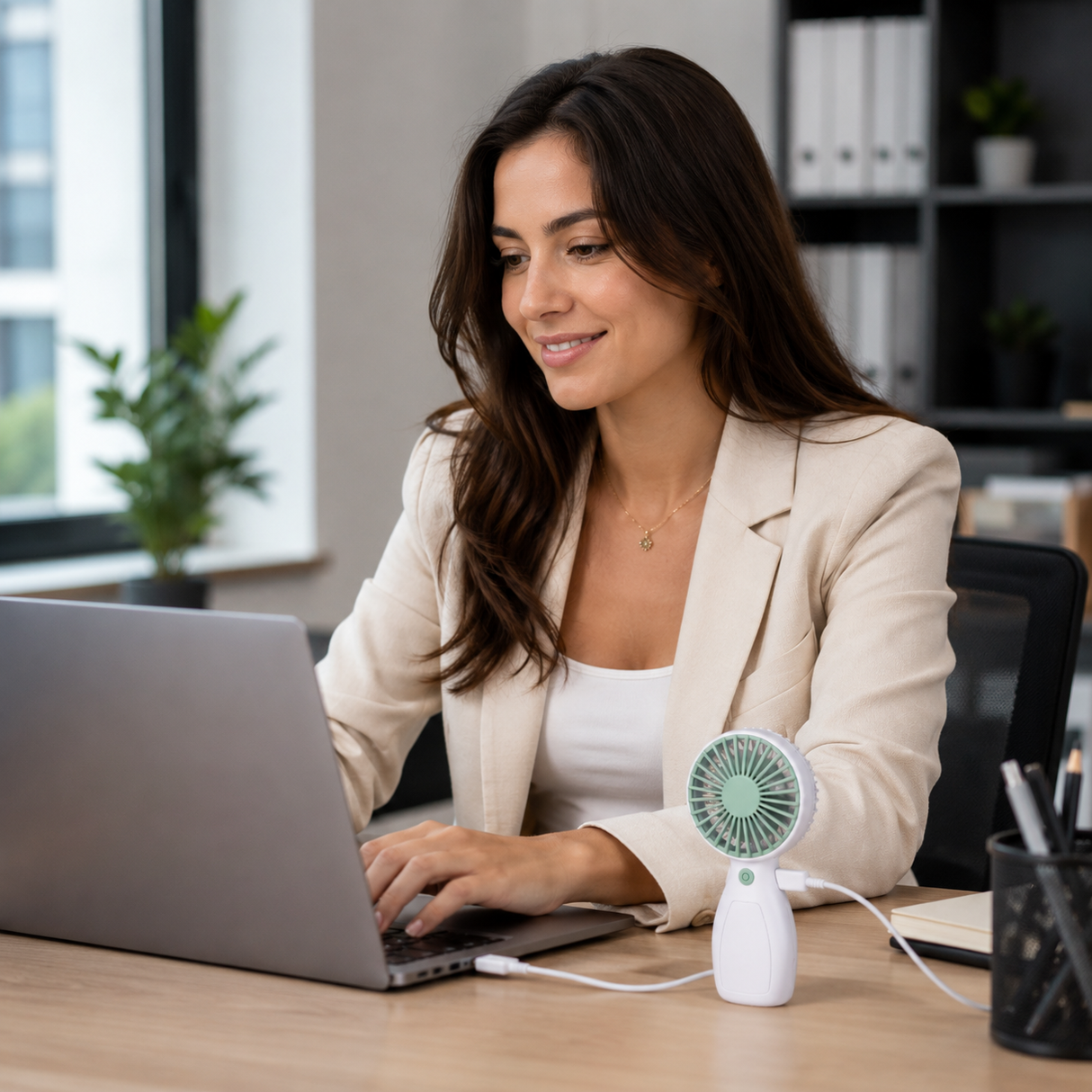 Handheld fan portable with bladeless cooling 400mAh
