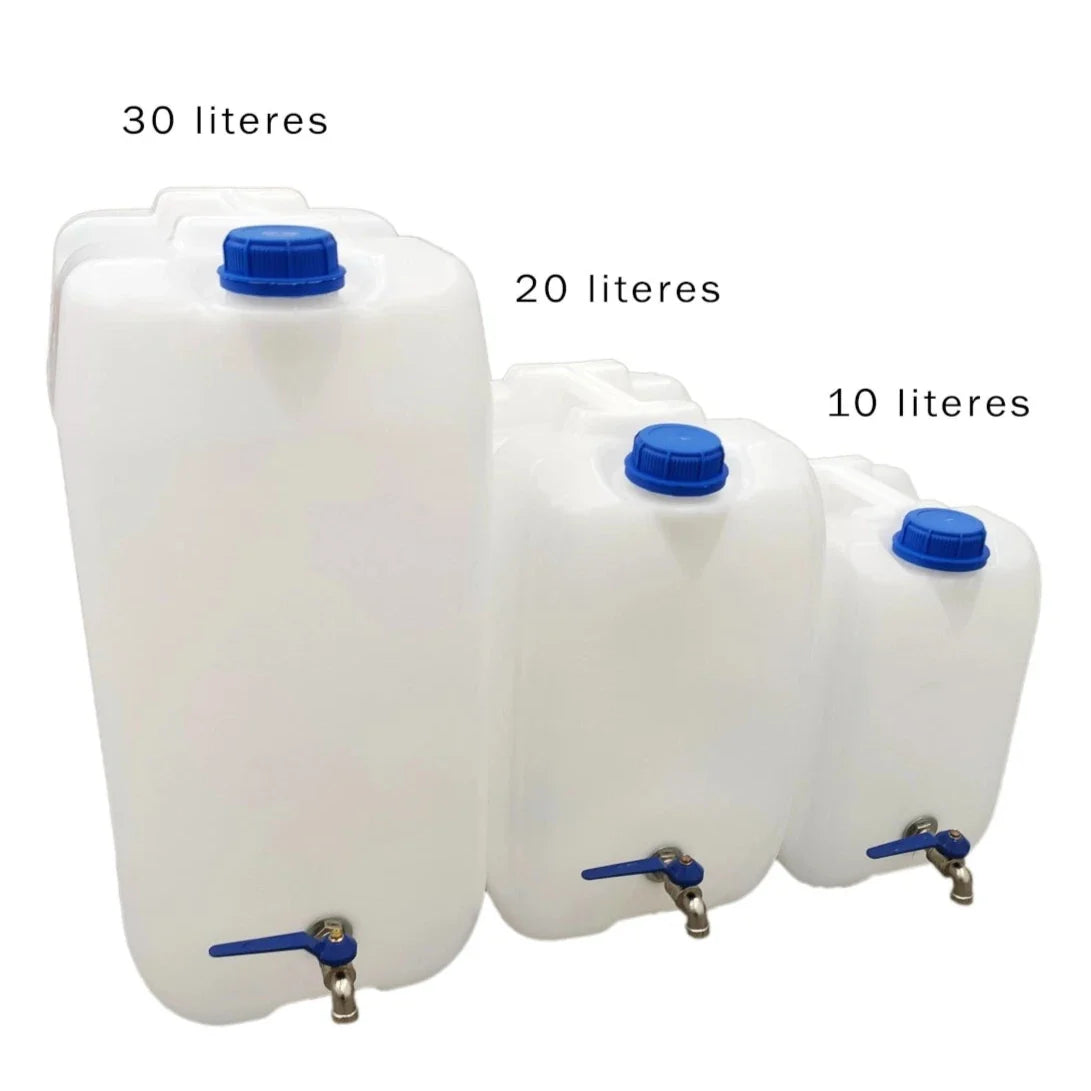 Plastový kanystr s kovovým kohoutkem