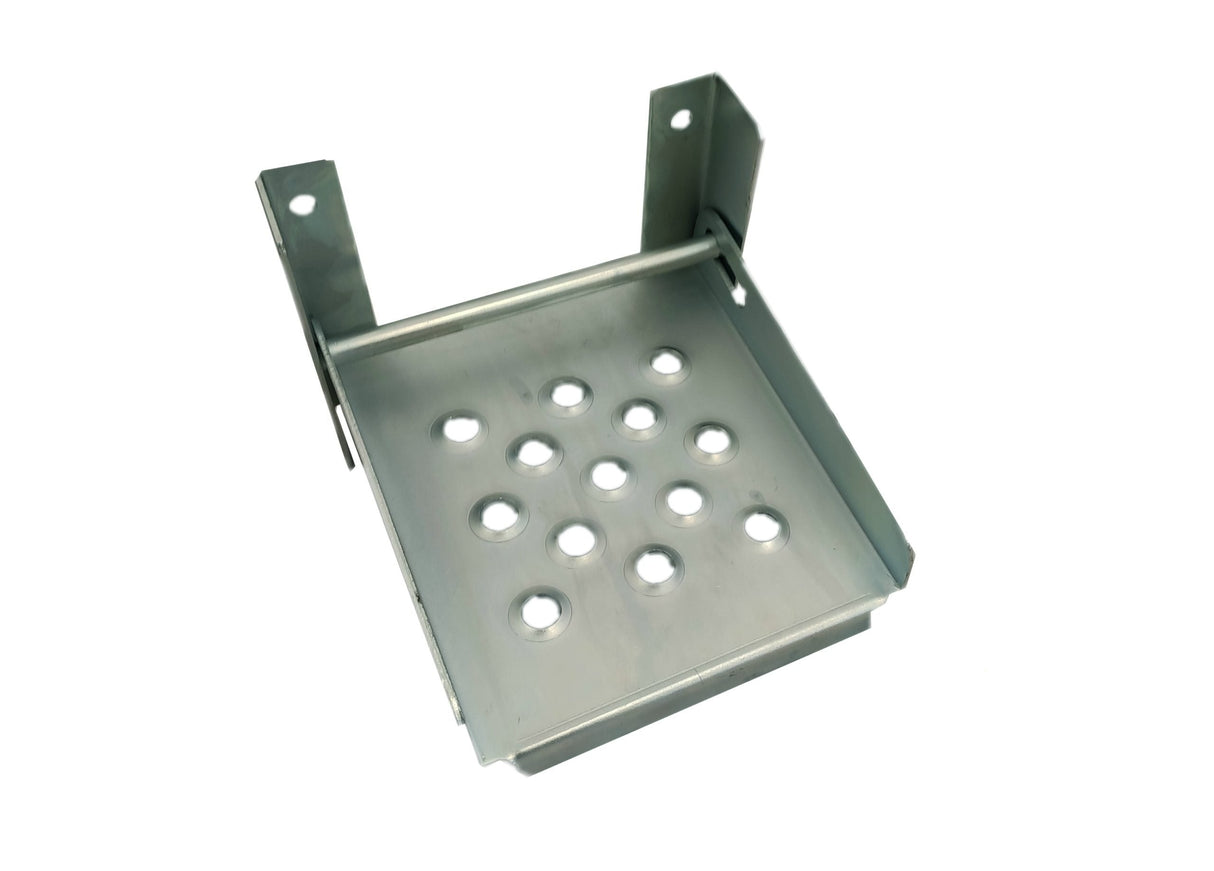 Escalón abatible antideslizante para camiones y remolques